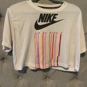 Nike International Cropped Tee Size M